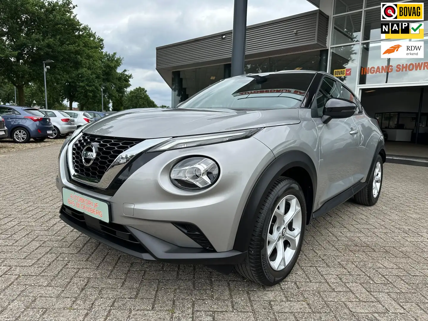 Nissan Juke 1.0 DIG-T N-Connecta, Clima, Trekhaak, Pdc, Camera Grau - 1