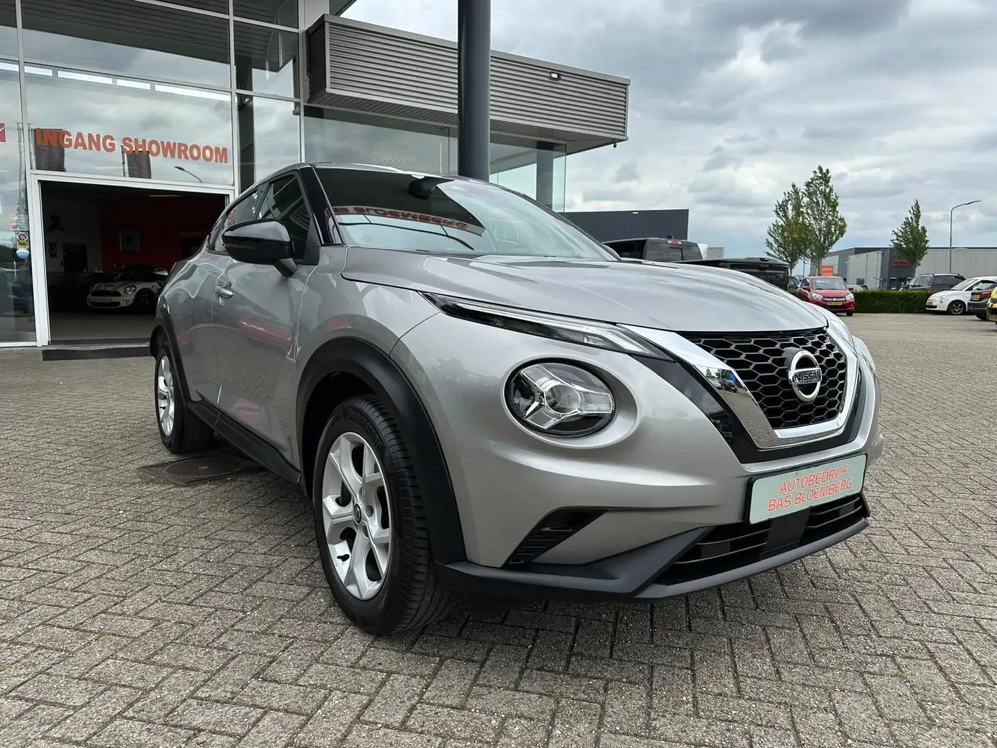Nissan Juke 1.0 DIG-T N-Connecta, Clima, Trekhaak, Pdc, Camera Grau - 2