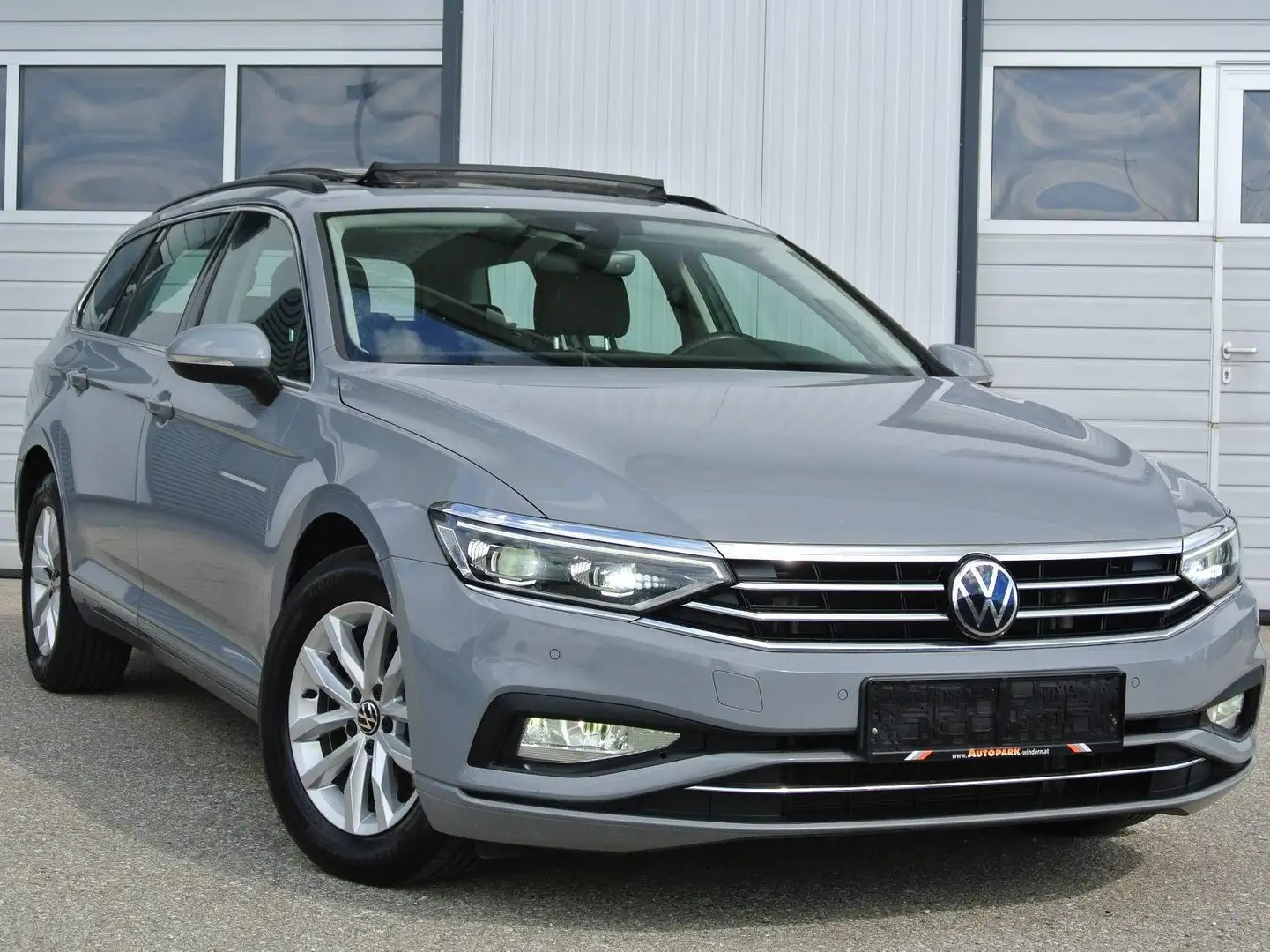 Volkswagen Passat Variant 2,0 TDI Business ** virtual Cockpit * PANO *KAMERA Grau - 1