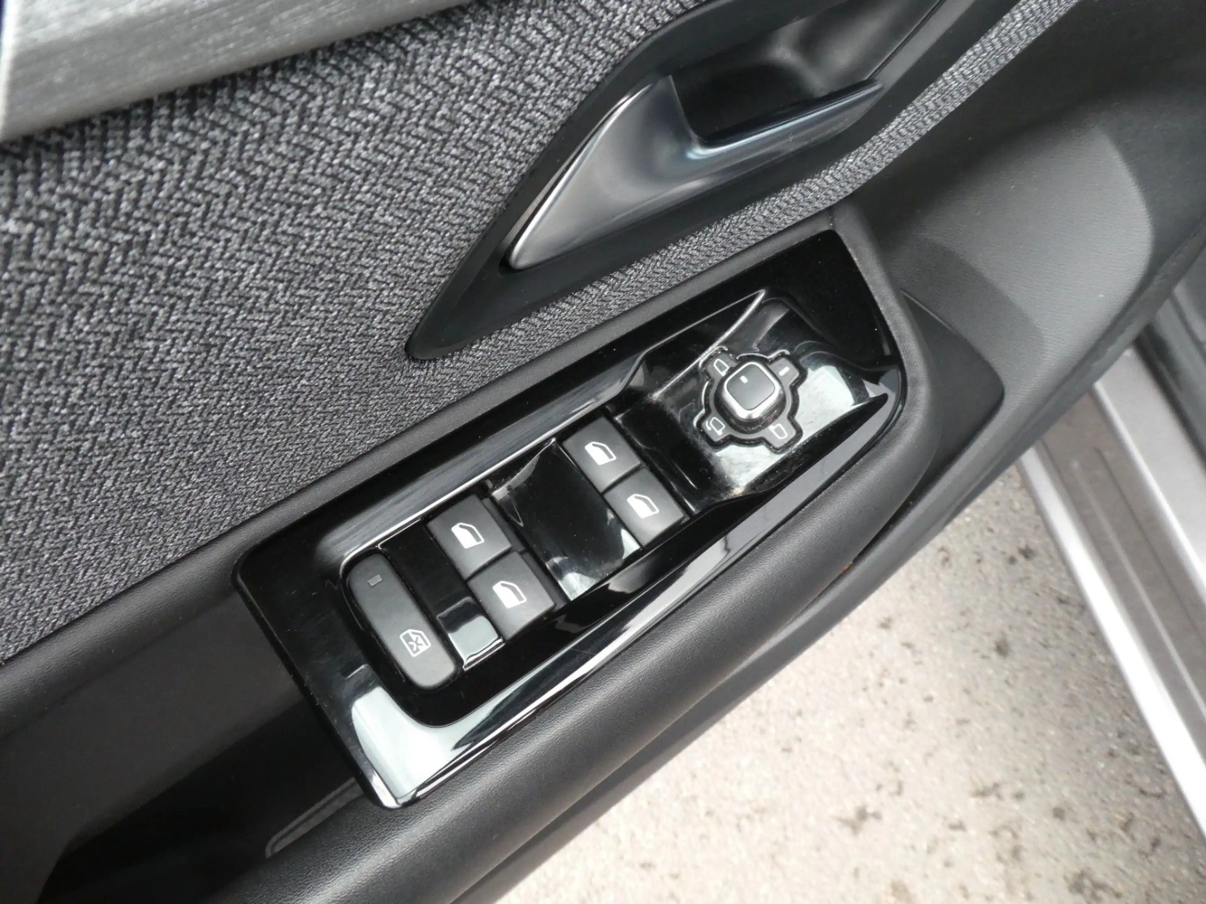 Citroen C5 X Hybrid 225 Feel Pack, Klima, SHZ, Kamera — photo 13