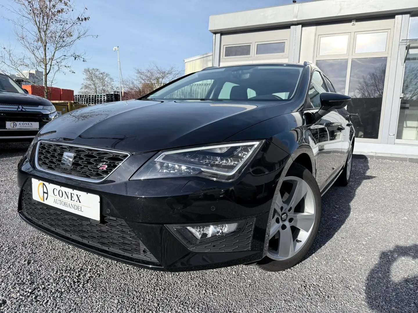 SEAT Leon ST FR 1.4 TSI ACT DSG *NAVI*LED*PDC*SHZ*AW* Schwarz - 1