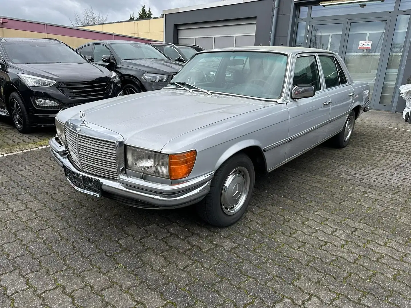 Mercedes-Benz S 280 *MOTOR LÄUFT*RESTAURIERUNGS BEDÜRFTIG* Gümüş rengi - 1