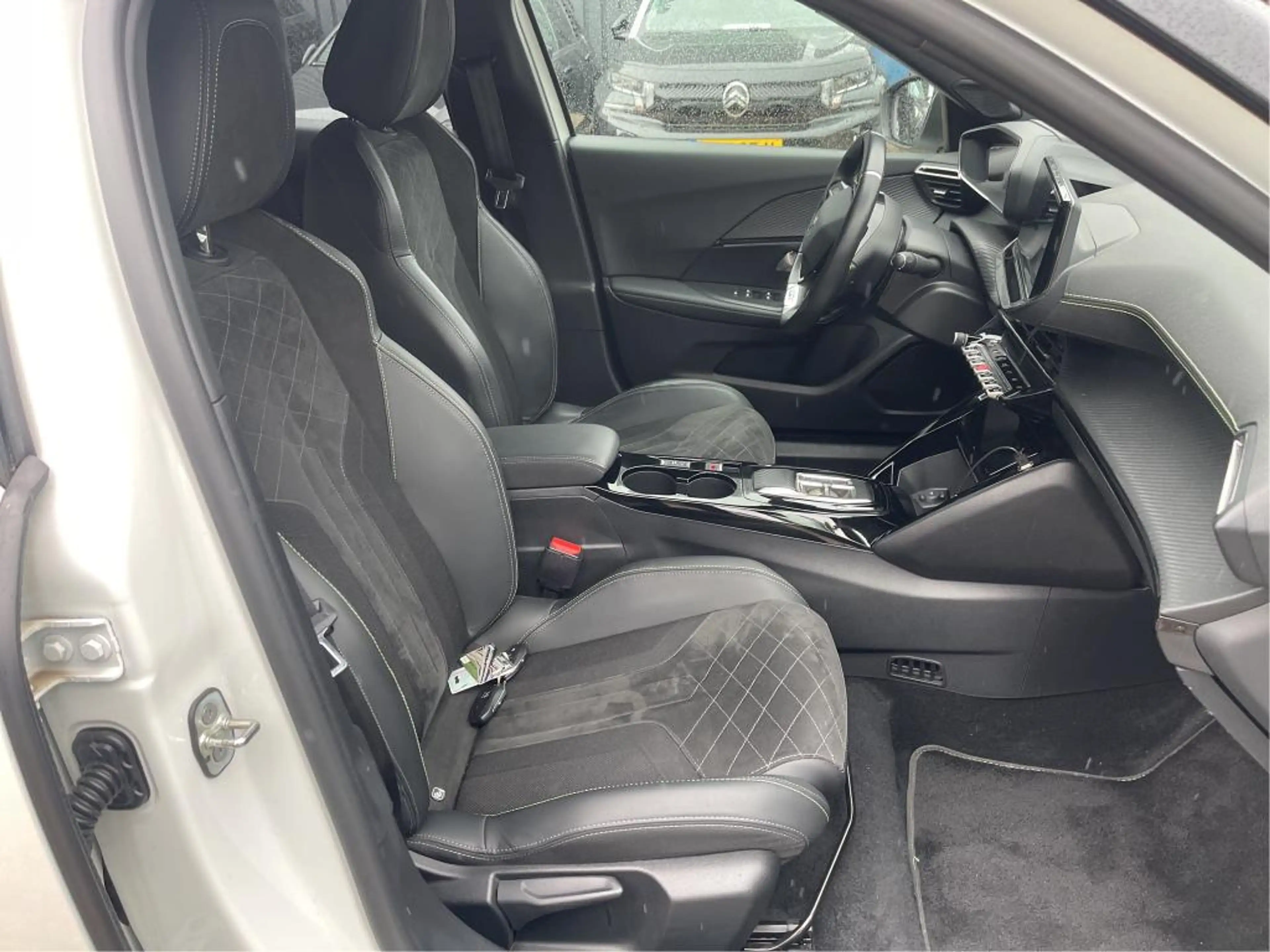 Peugeot e-2008 EV GT Pack 50 kWh | Fase 3 laden | SOH 92% | Navig — photo 8