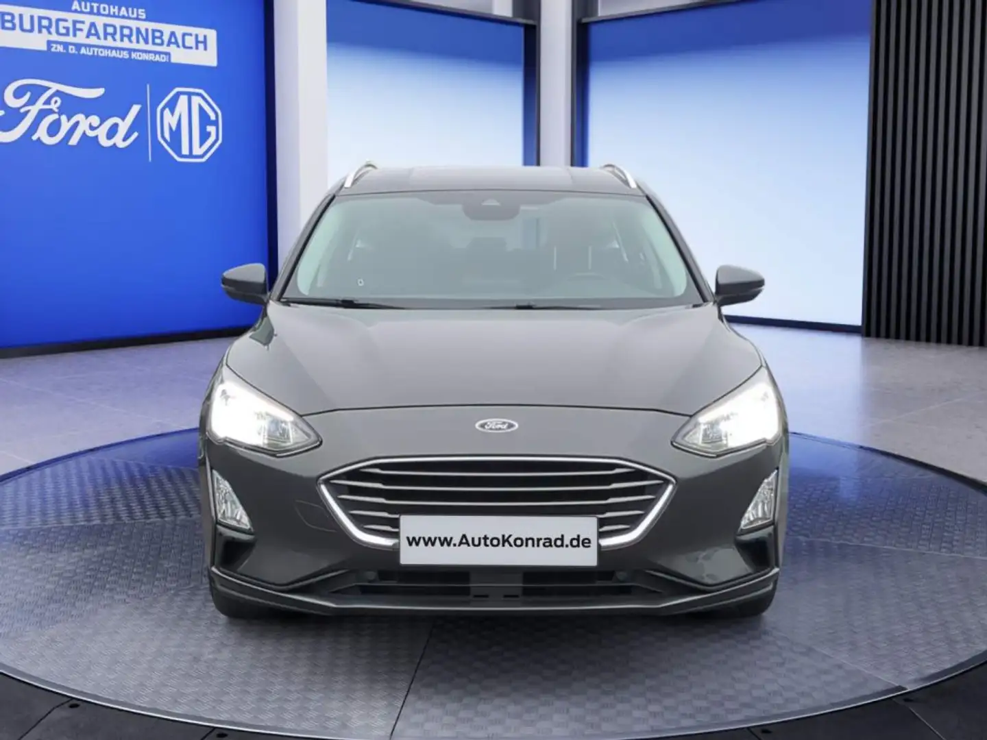 Ford Focus Turnier 1.5 EcoBlue S&S C&C*GJR*KLIMA*CARPLAY Grau - 2