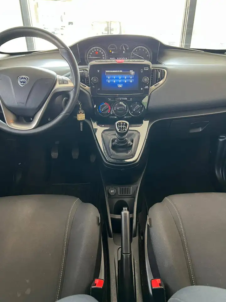 Lancia Ypsilon 2022 — фото 11