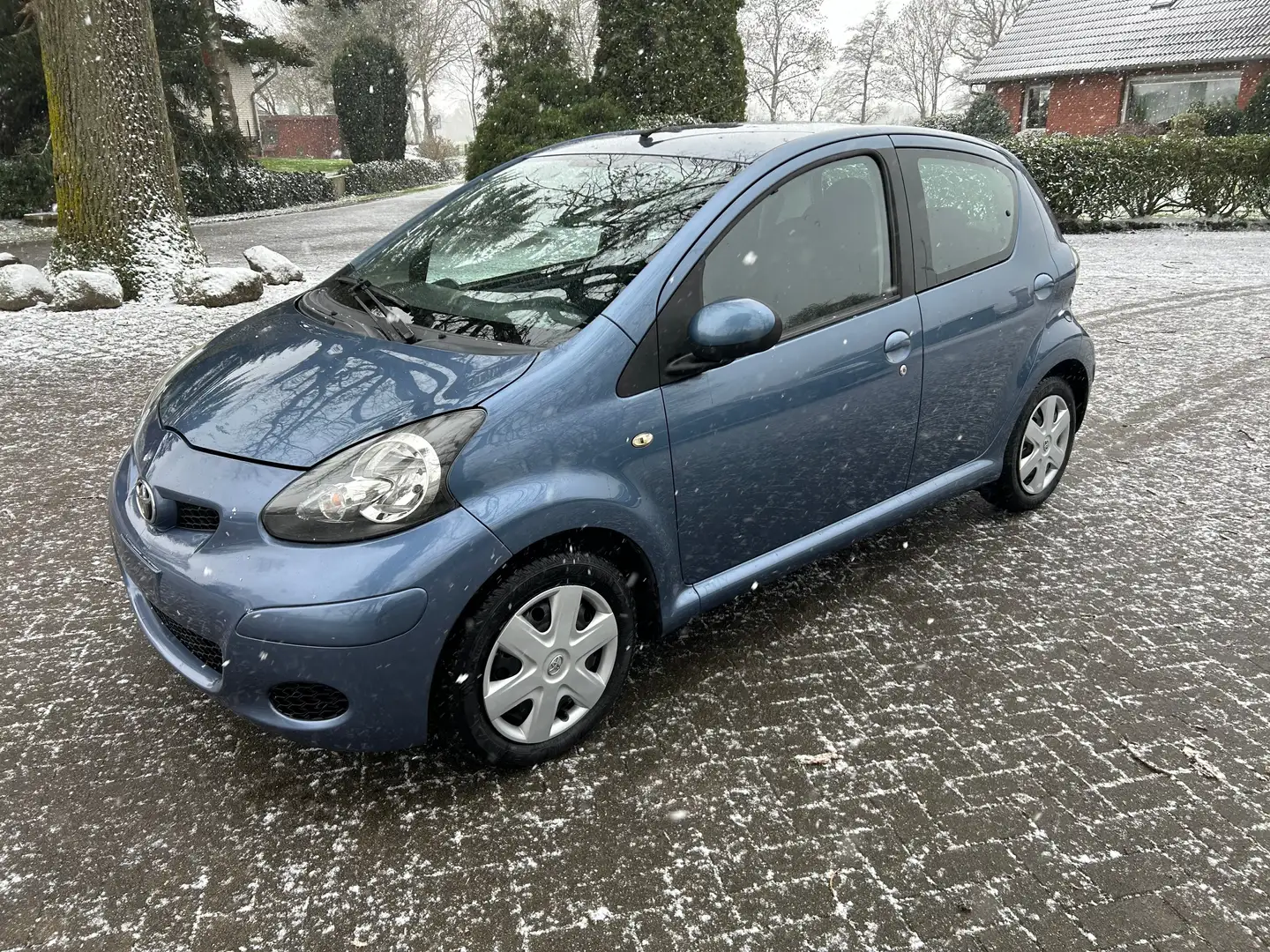 Toyota Aygo Cool Blau - 1