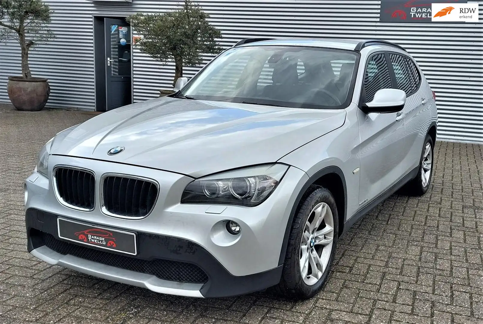 BMW X1 SDrive18i Executive , navigatie, xenon, stoel verw Zilver - 1