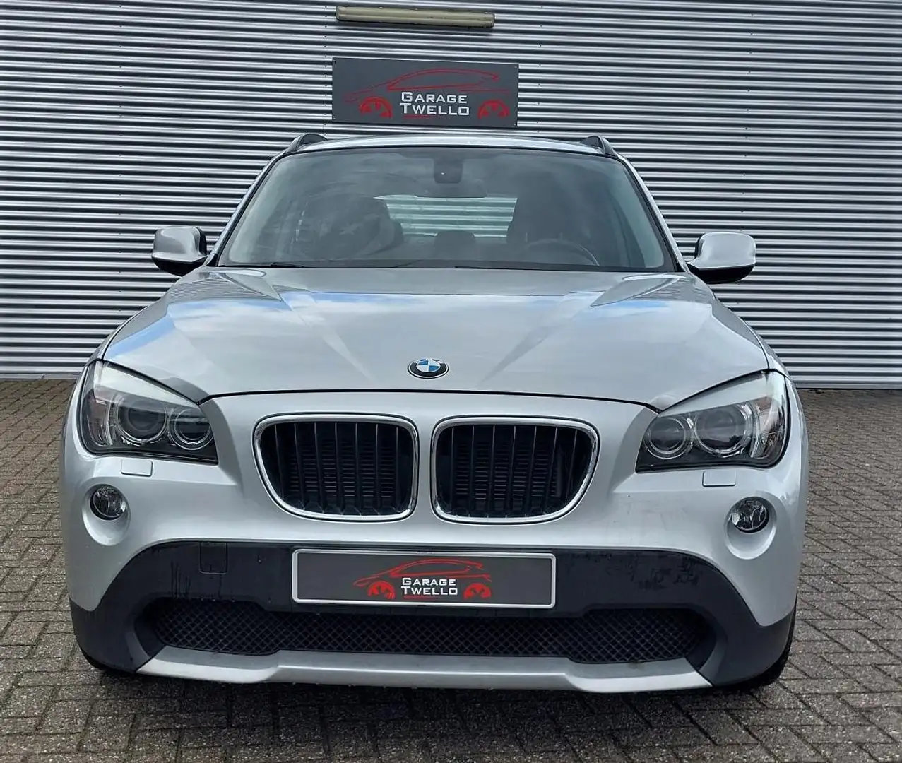 BMW X1 SDrive18i Executive , navigatie, xenon, stoel verw Zilver - 2