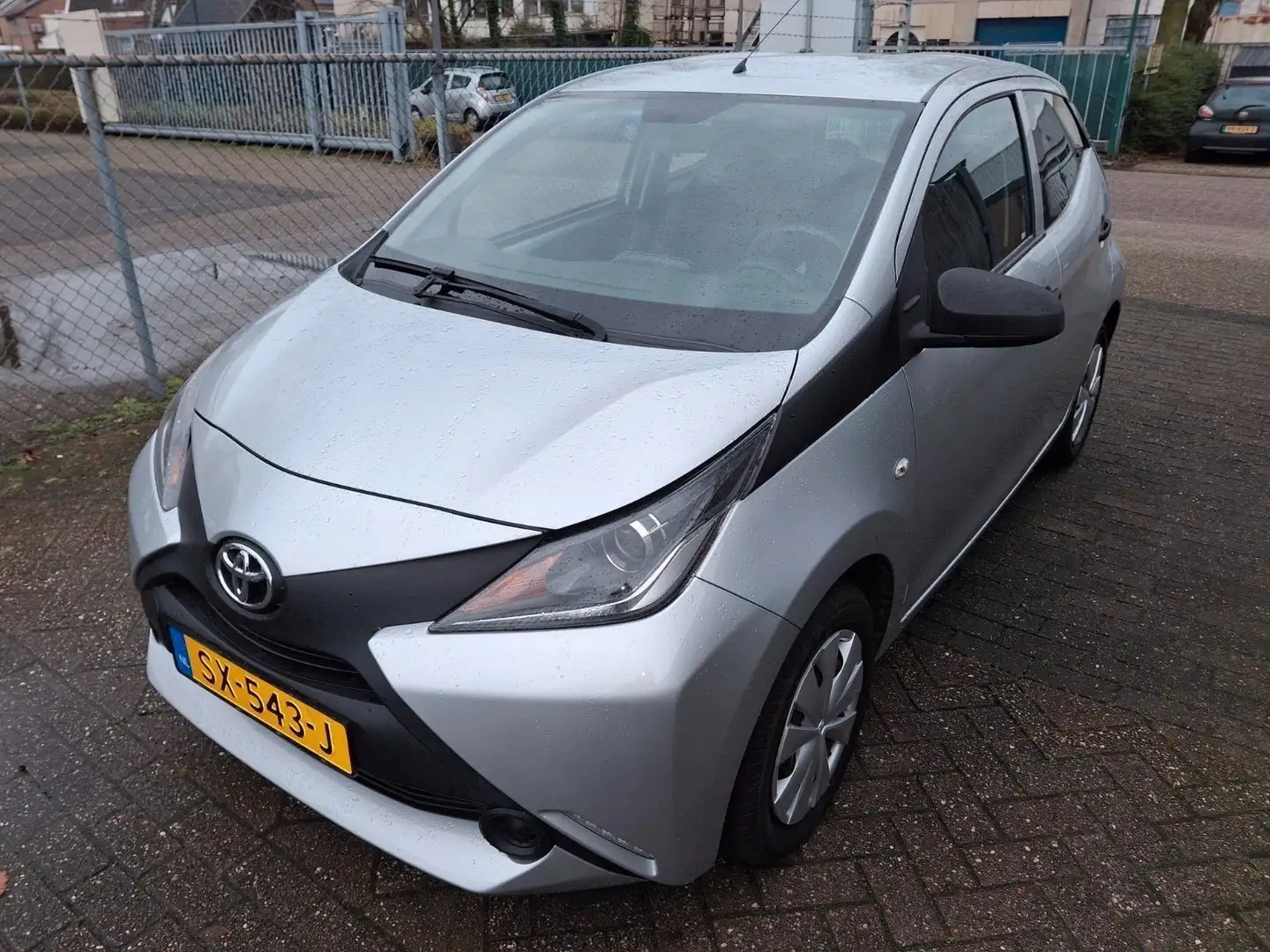 Toyota Aygo X 5 deurs Plateado - 1
