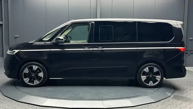Volkswagen Multivan view 2