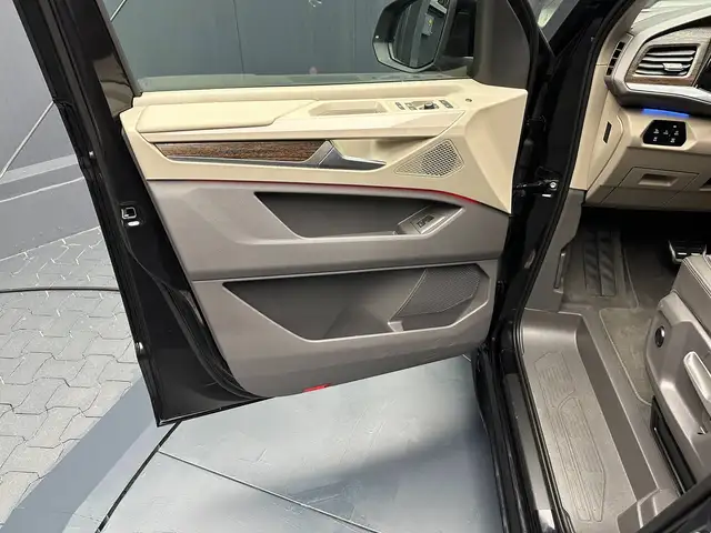 Volkswagen Multivan view 14