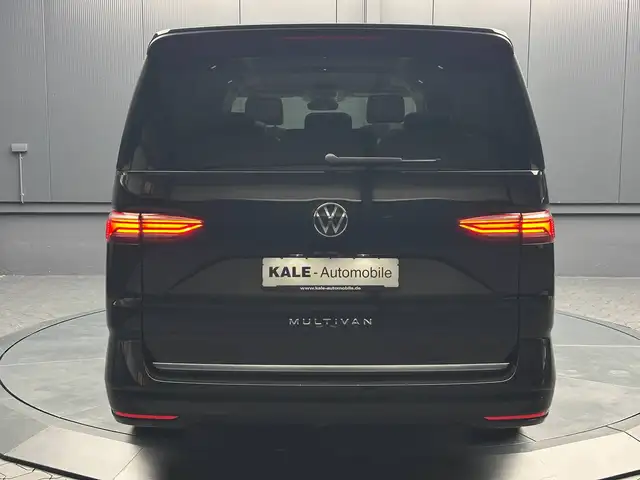 Volkswagen Multivan view 4