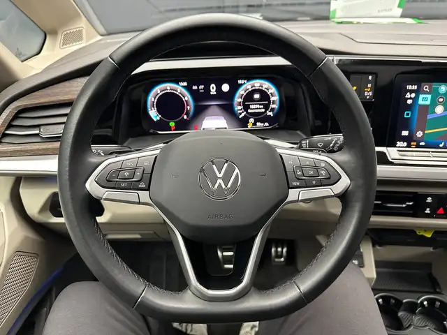 Volkswagen Multivan view 17