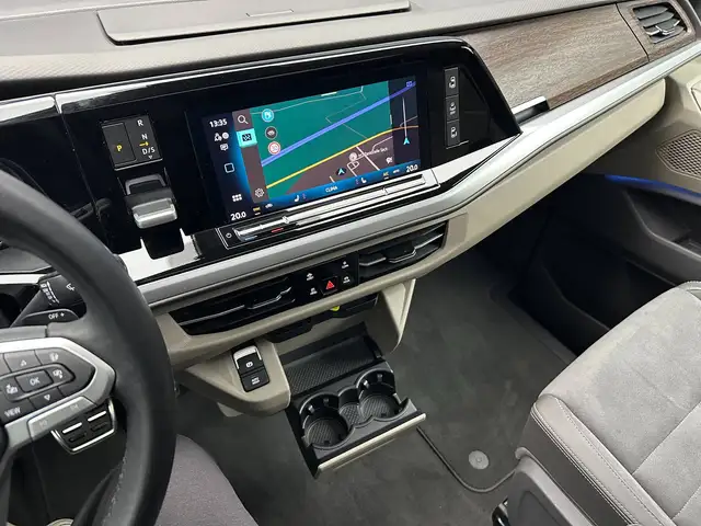 Volkswagen Multivan view 21