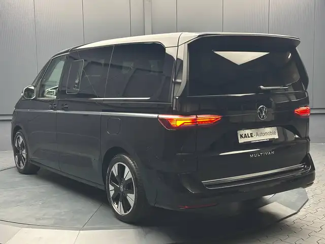 Volkswagen Multivan view 3
