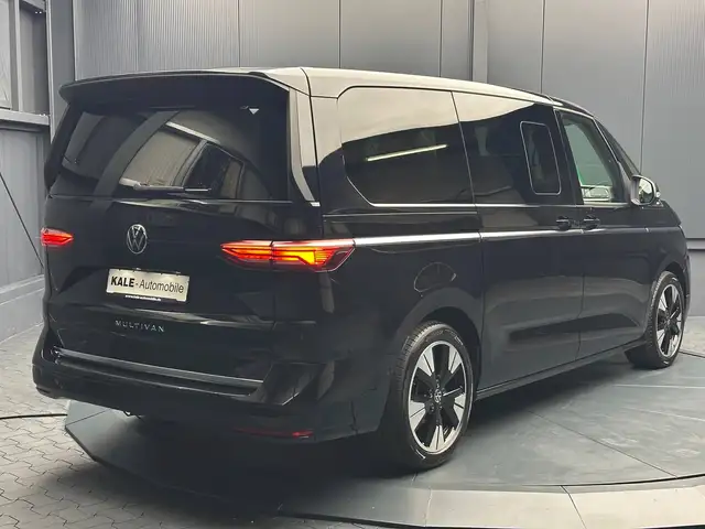 Volkswagen Multivan view 5