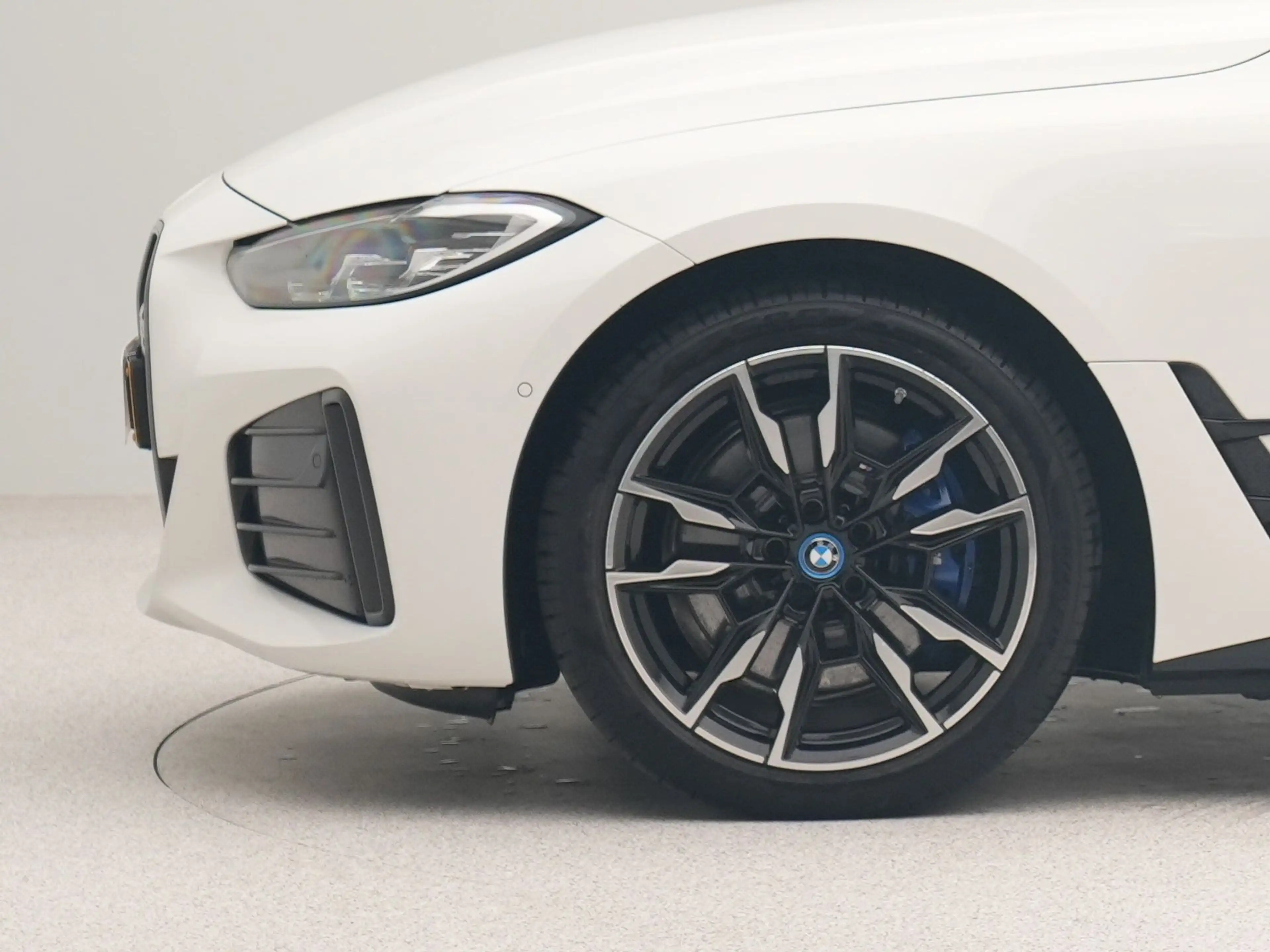 BMW i4 M50 High Executive 84 kWh — photo 13