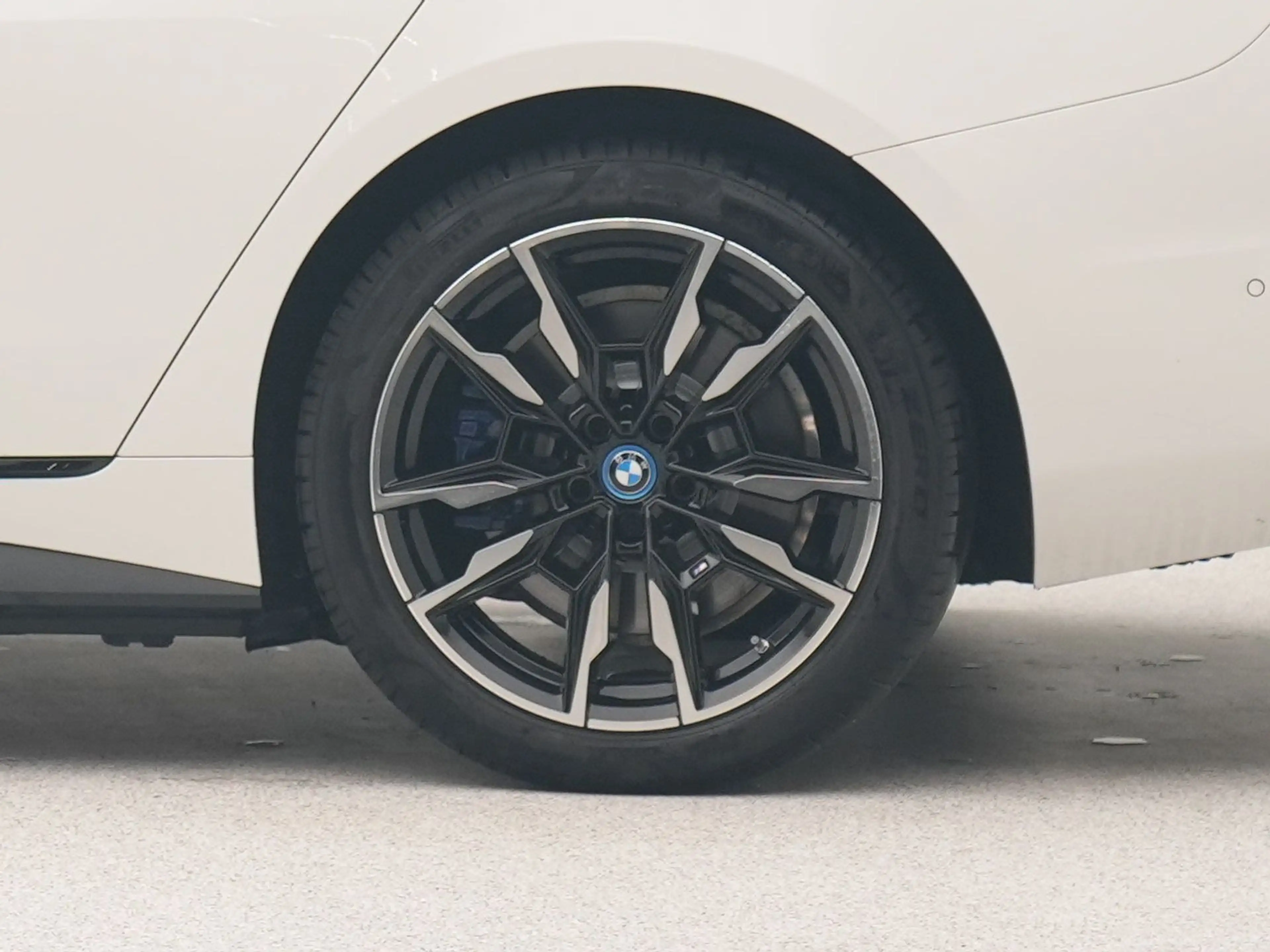 BMW i4 M50 High Executive 84 kWh — photo 15