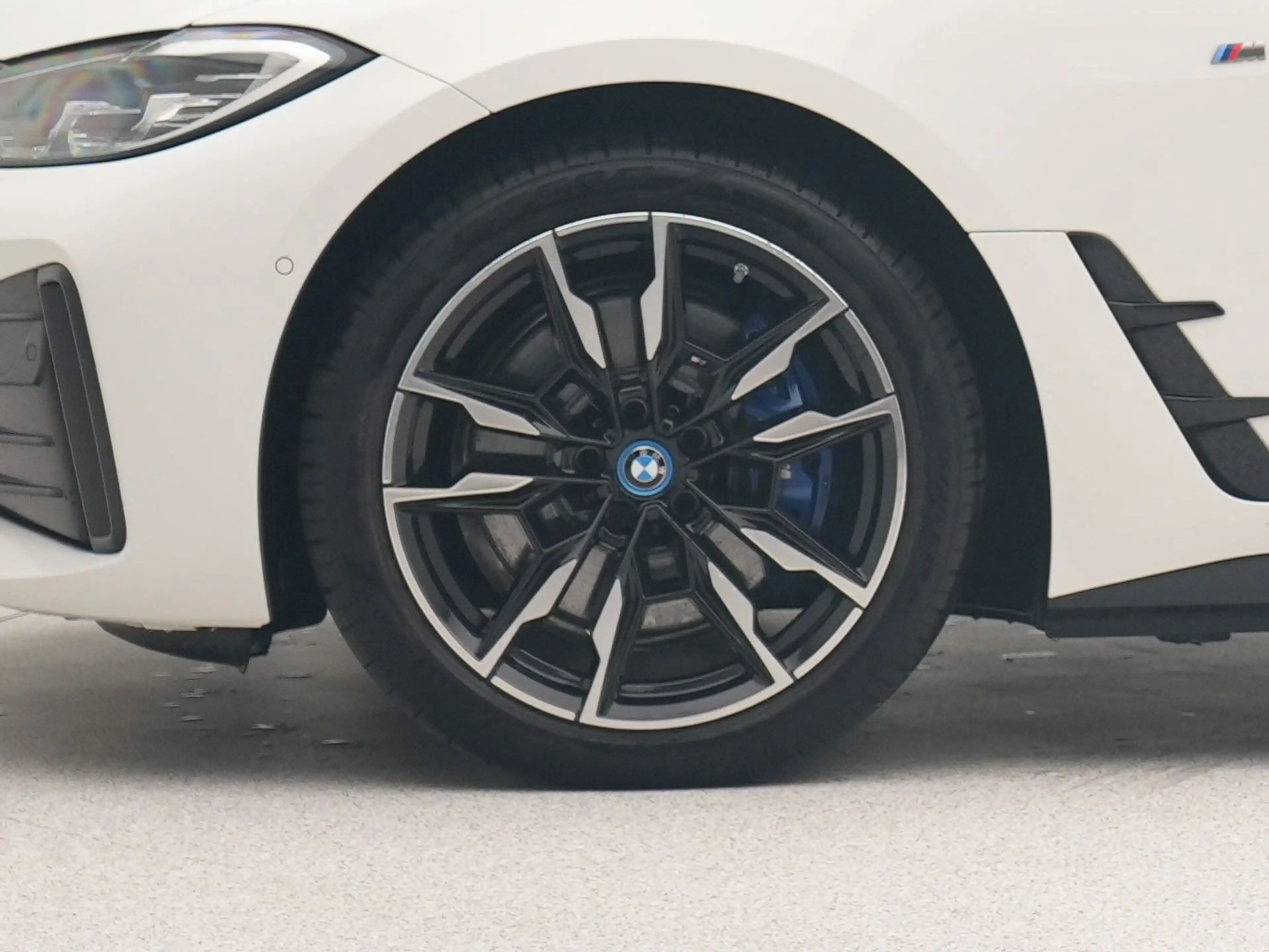 BMW i4 M50 High Executive 84 kWh — photo 14