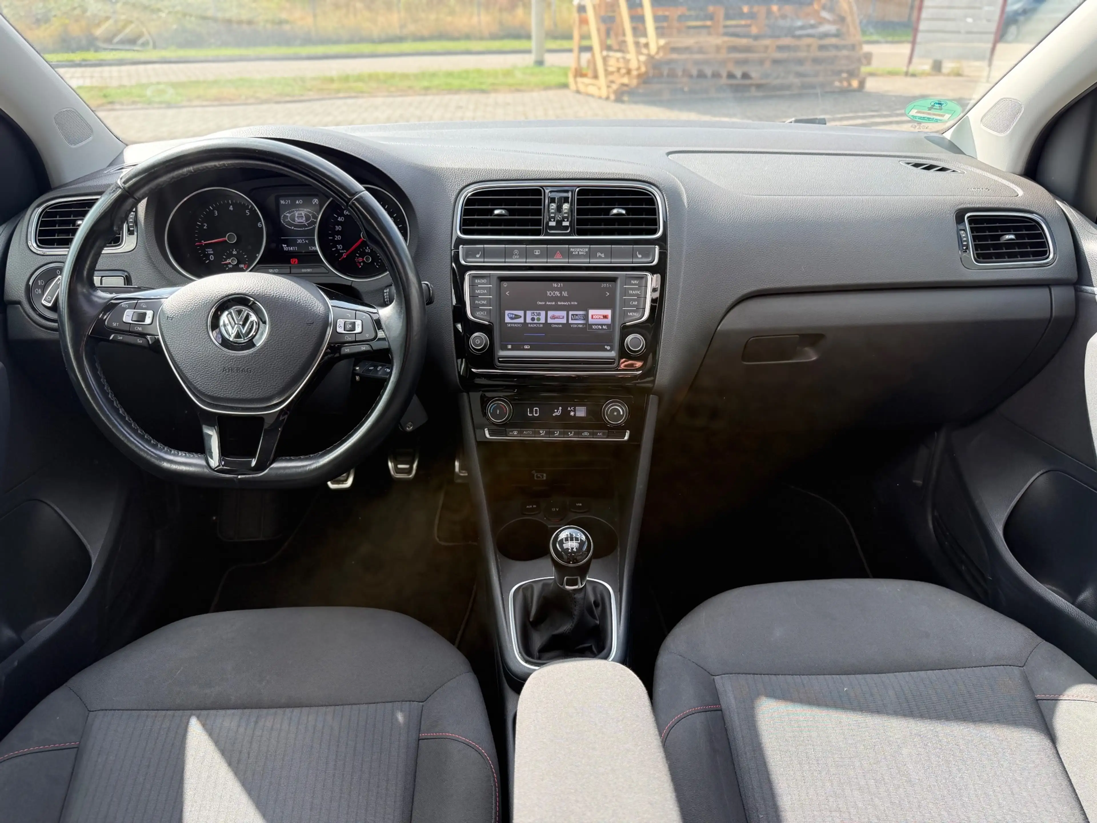 Volkswagen Polo 1.2 TSI BlueMotion R-Line Edition|1E EIG|PANO|LED| — photo 15
