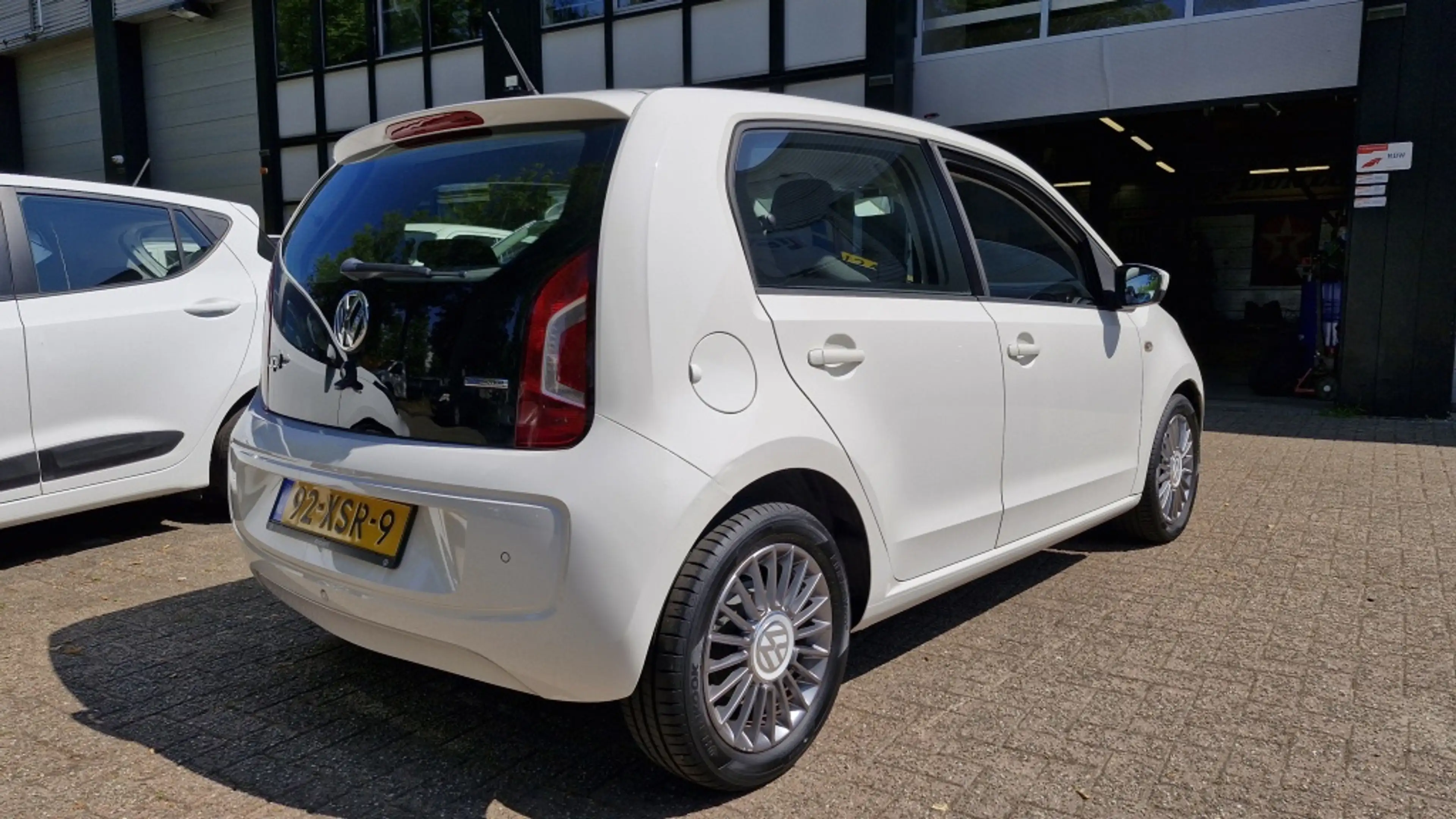Volkswagen up! 1.0 high up! BlueM. 59703KM!! — photo 4