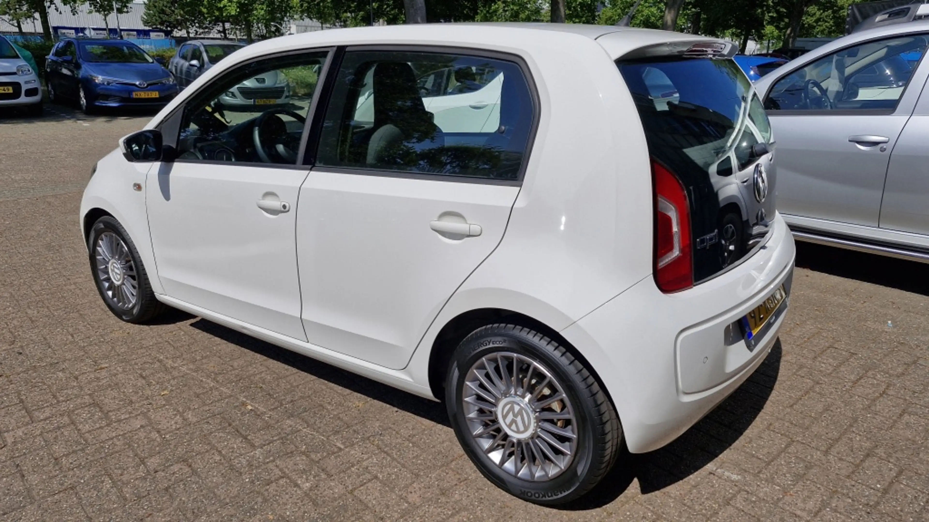 Volkswagen up! 1.0 high up! BlueM. 59703KM!! — photo 2
