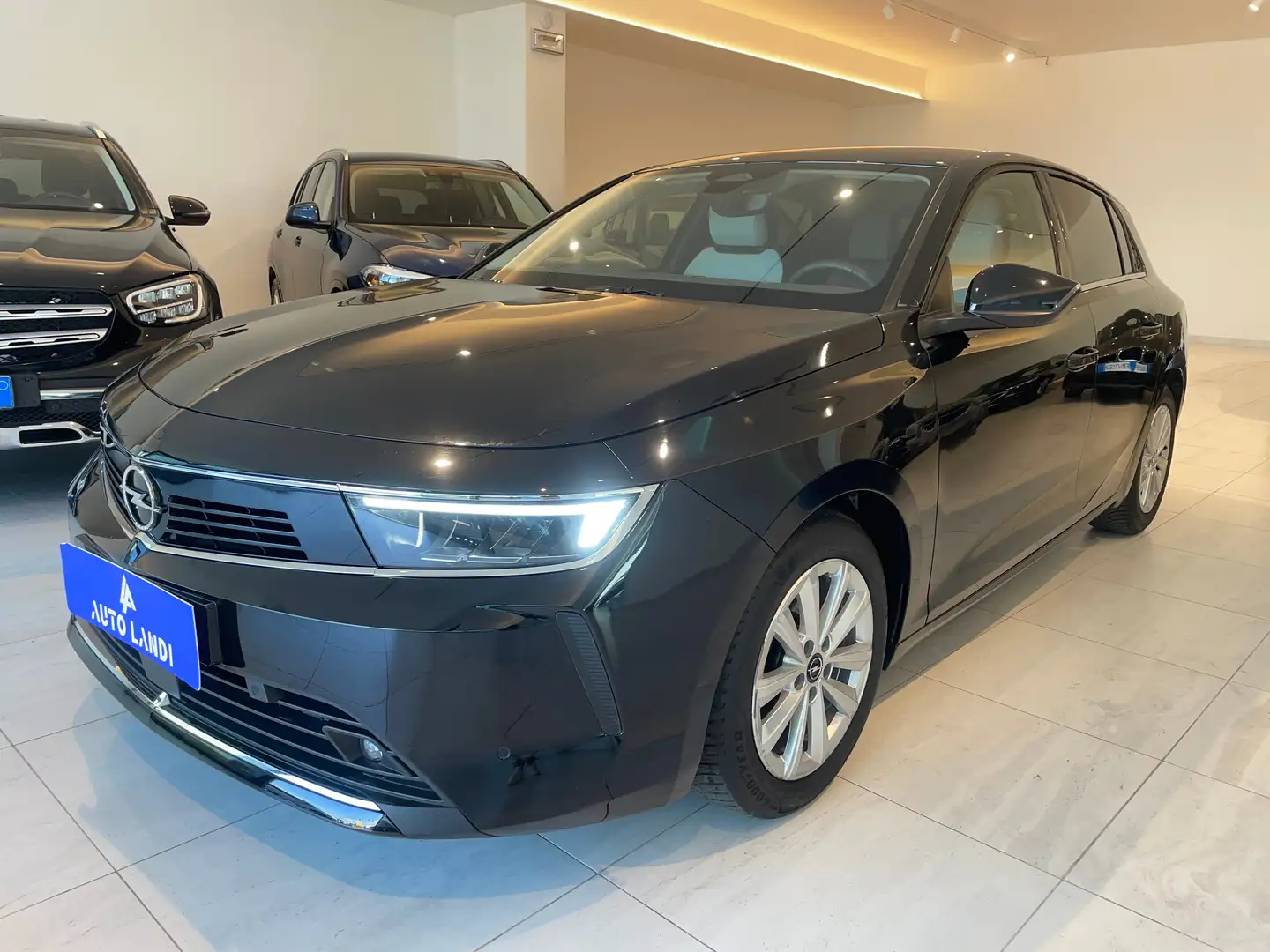 Opel Astra 1.2 t Elegance s Nero - 1