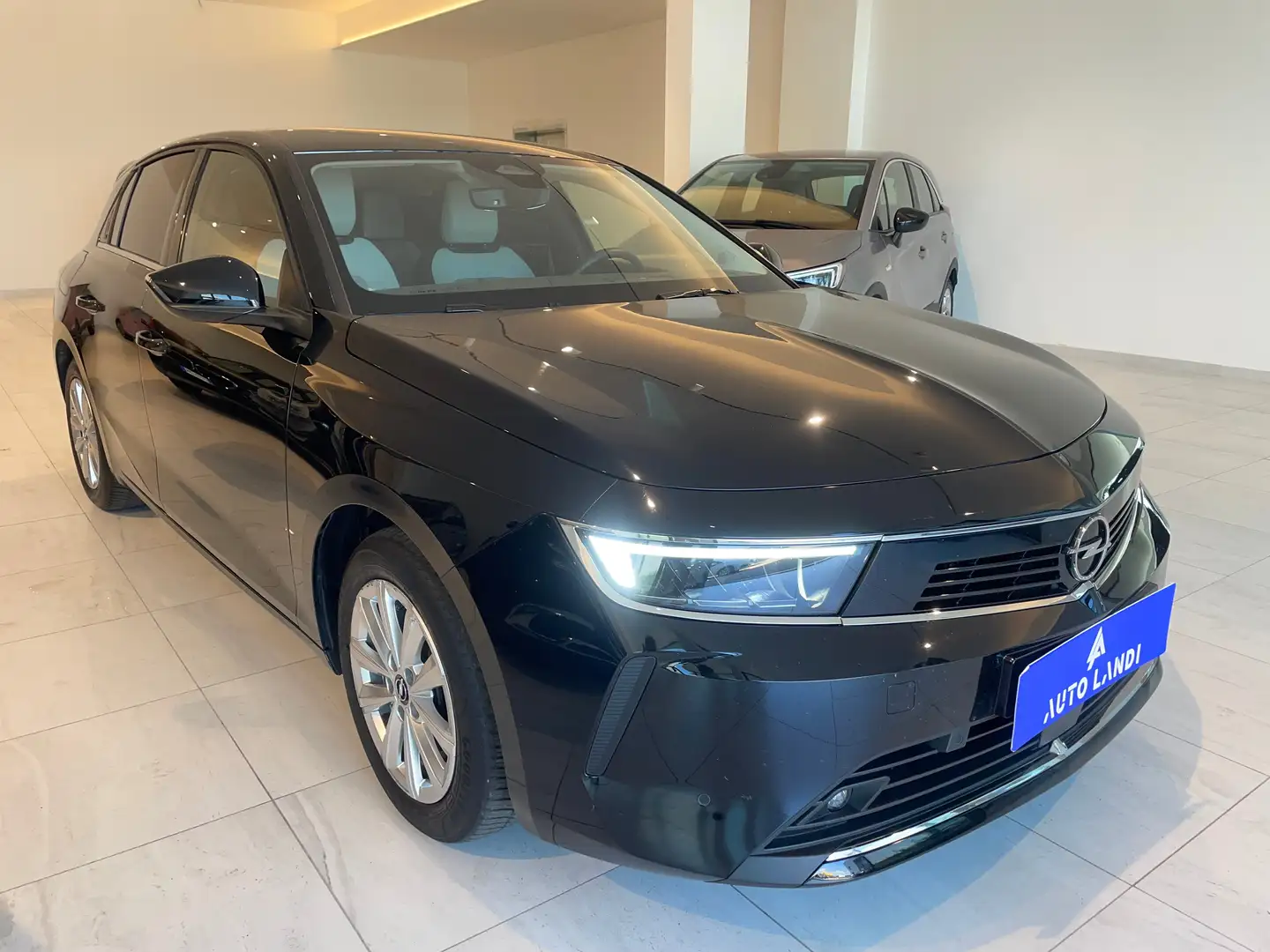 Opel Astra 1.2 t Elegance s Nero - 2