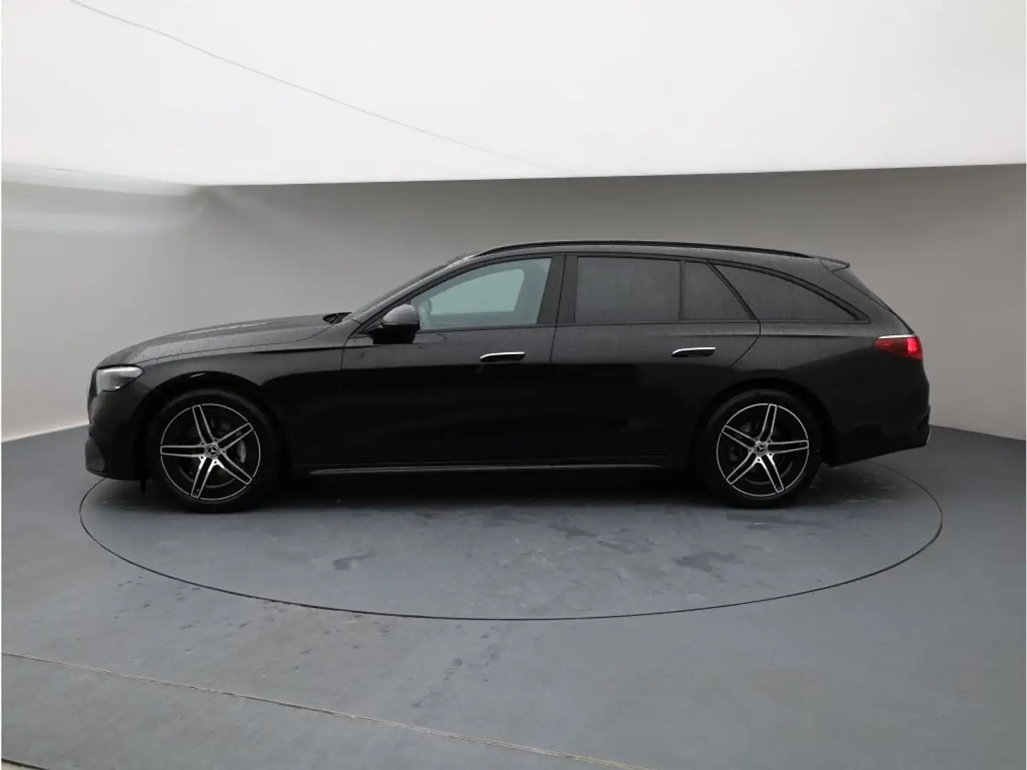 Mercedes-Benz E 220 T d AMG Night Mod 2025 Distronic KeyGO AHK Schwarz - 2