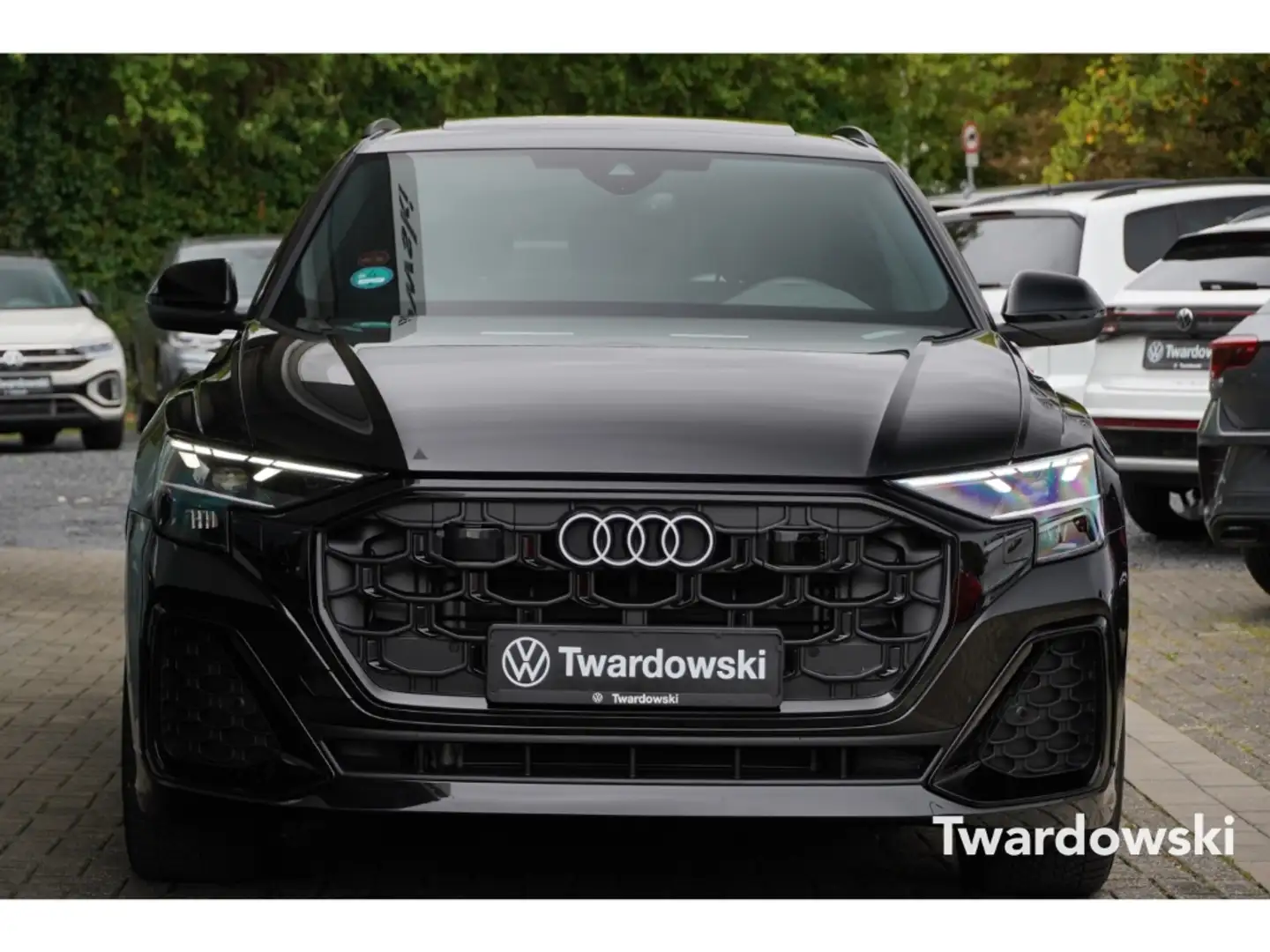Audi Q8 S line 50 TDI Luft 23'' PANO AHK Memory ACC Schwarz - 2