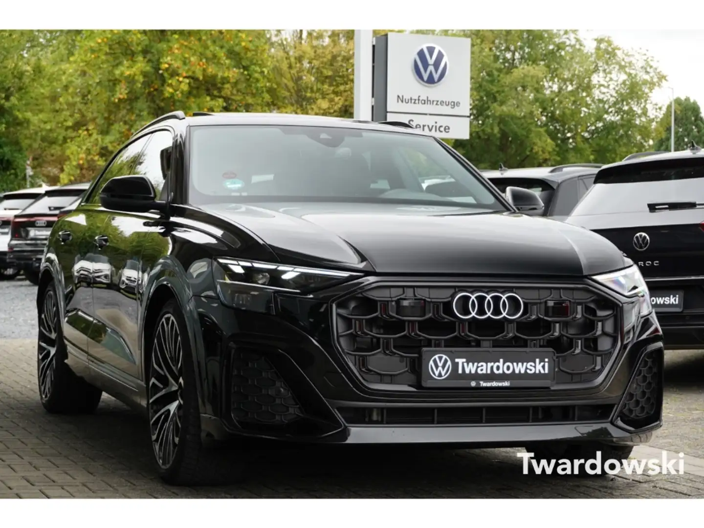 Audi Q8 S line 50 TDI Luft 23'' PANO AHK Memory ACC Schwarz - 1