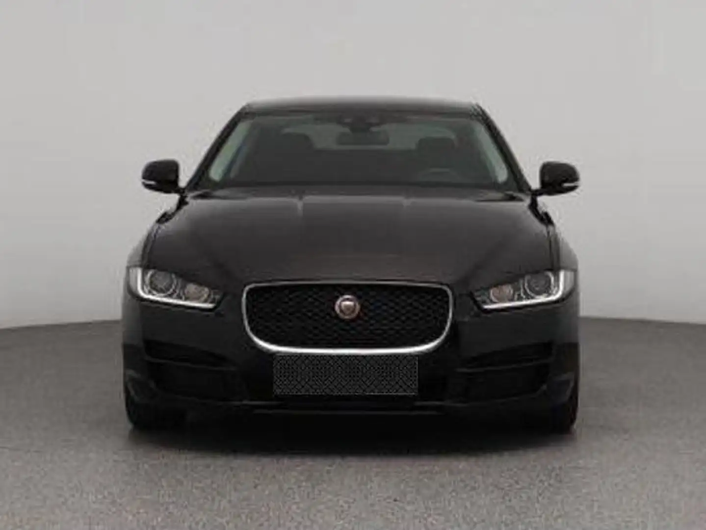 Jaguar XE E-Performance Pure Schwarz - 2