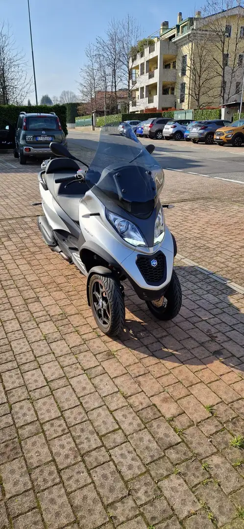 Piaggio MP3 400 HPE SPORT Grigio - 2