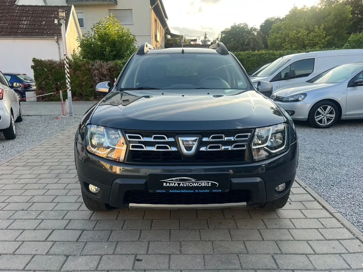 Dacia Duster Urban Explorer 4x2 NAVI LEDER PDC SHZ Grau - 2