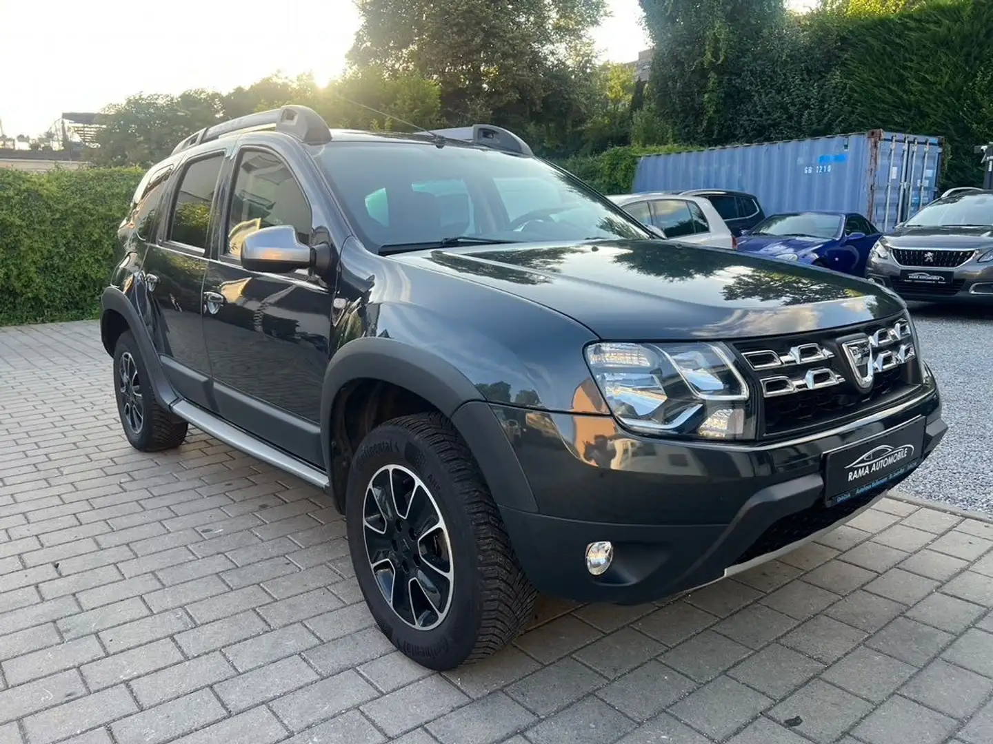 Dacia Duster Urban Explorer 4x2 NAVI LEDER PDC SHZ Grau - 1