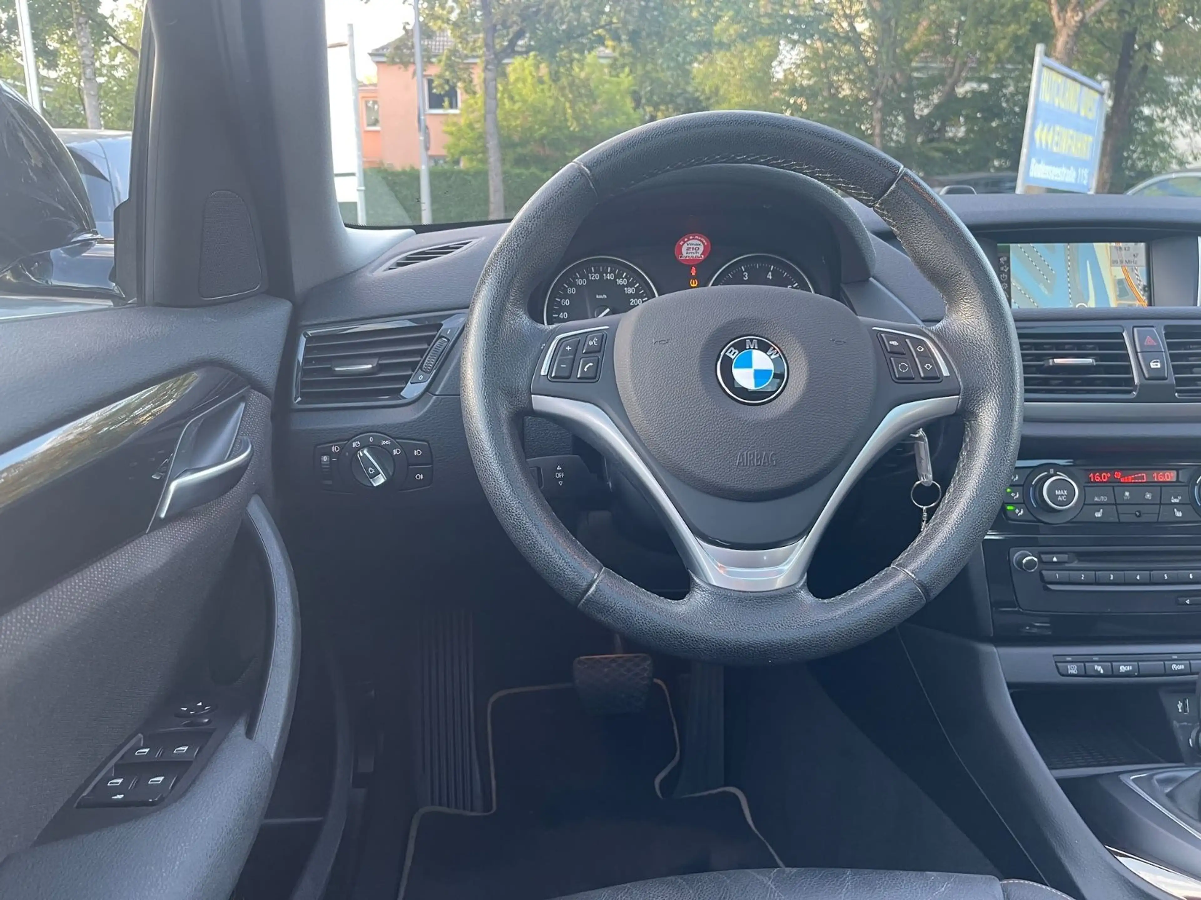 BMW X1 sDrive 20 i — photo 8
