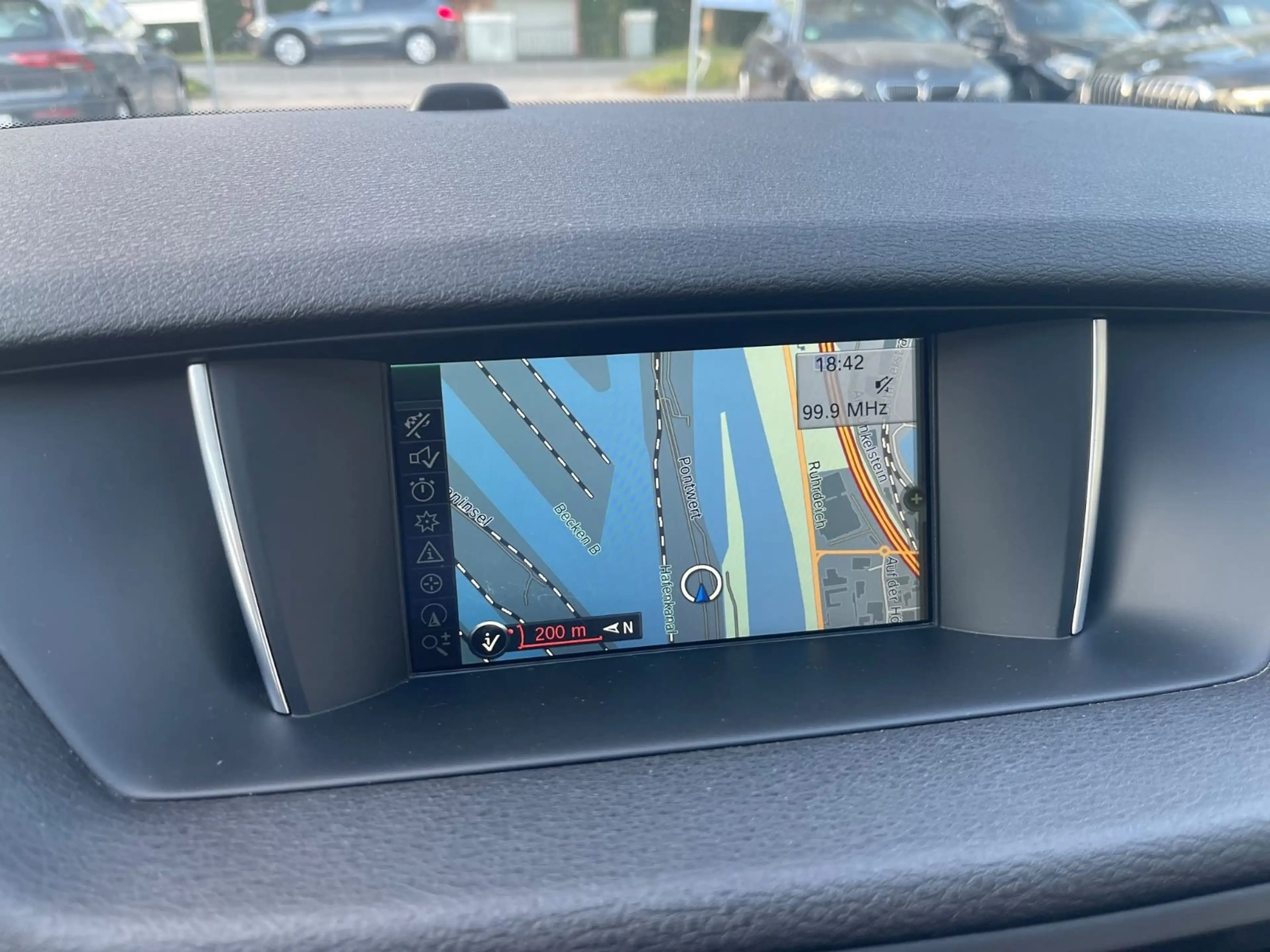 BMW X1 sDrive 20 i — photo 12