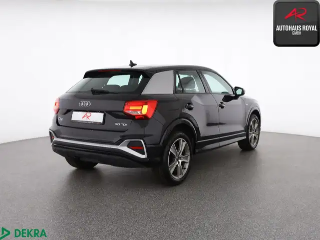 Audi Q2 view 5