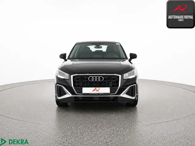 Audi Q2 view 8