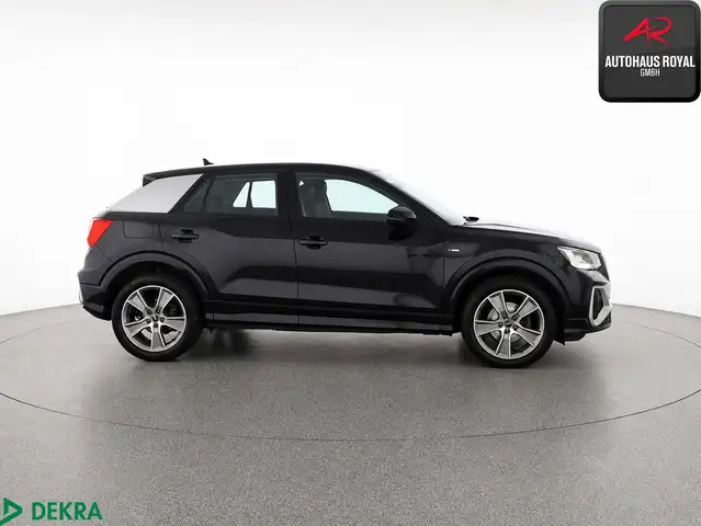 Audi Q2 view 6