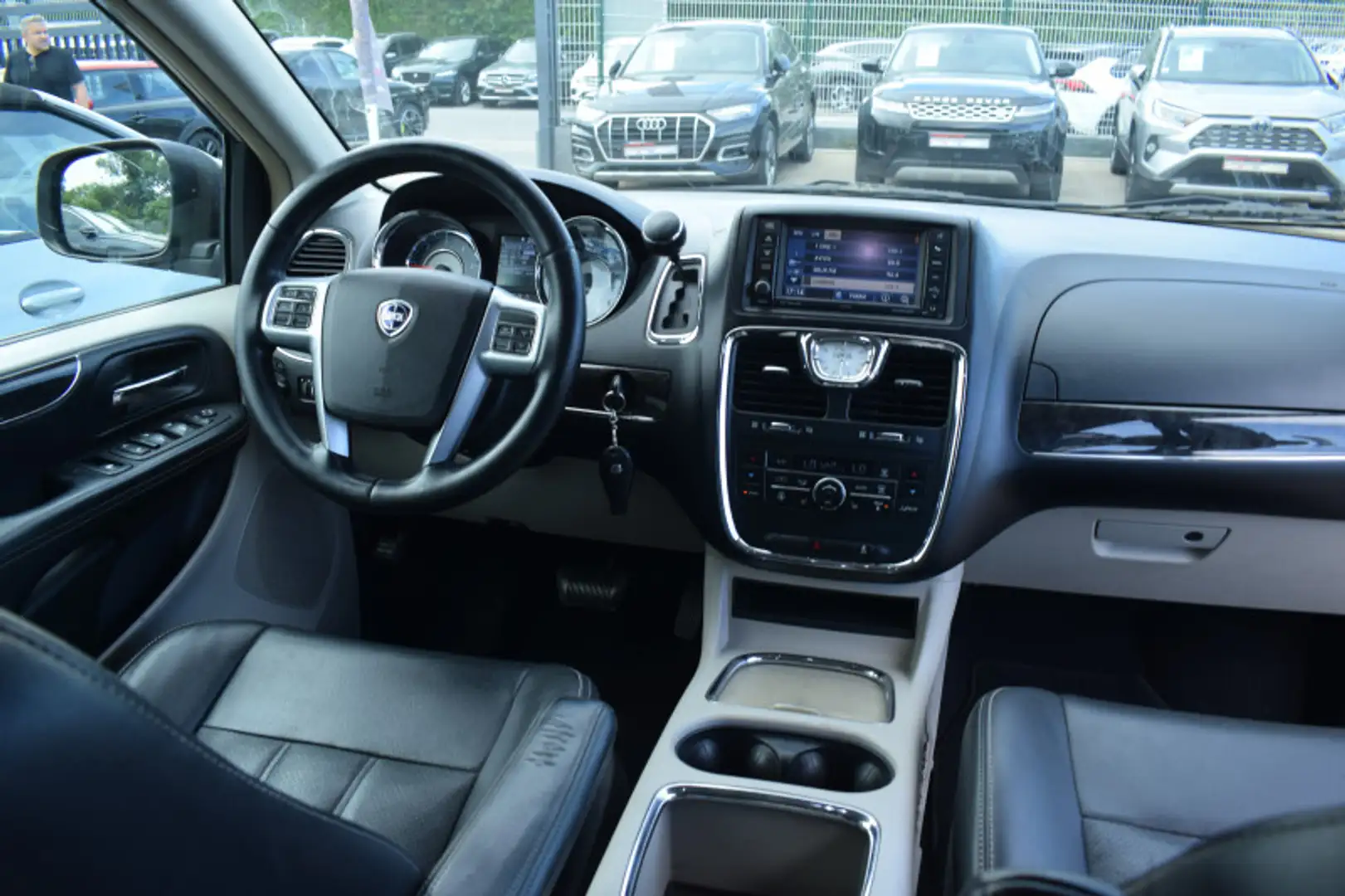 Lancia Voyager 2.8 MULTIJET 163 GOLD 5P Gris - 2