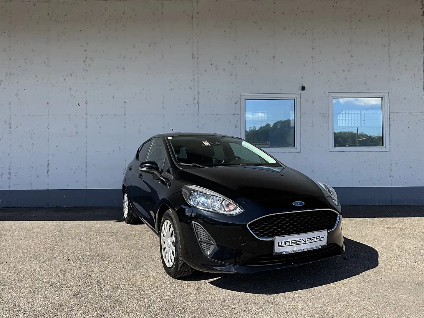 Ford Fiesta Trend 1,1 Start/Stop Schwarz - 2