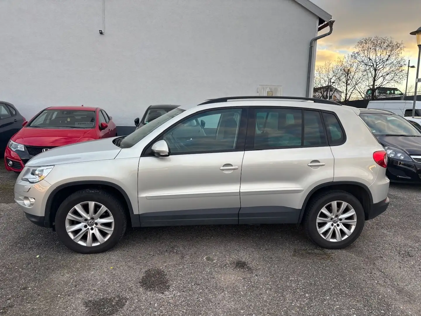 Volkswagen Tiguan 2.0 TDI 4Motion ~DSG~Xenon~Navi~Webasto Silber - 1