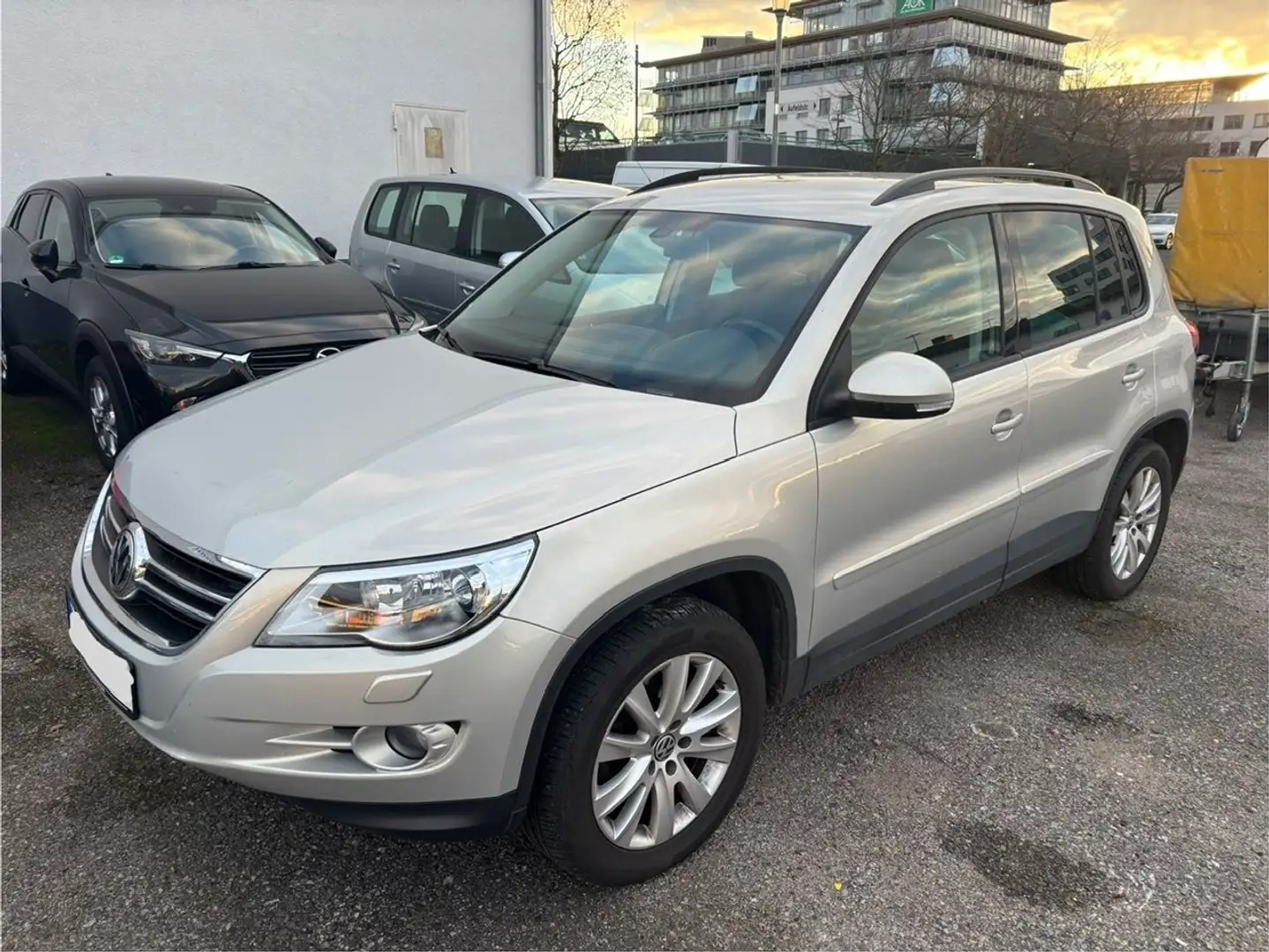 Volkswagen Tiguan 2.0 TDI 4Motion ~DSG~Xenon~Navi~Webasto Silber - 2