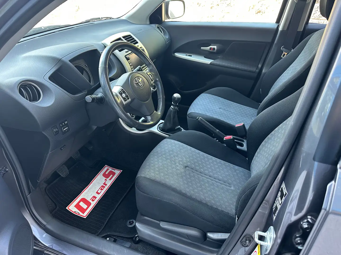 Toyota Urban Cruiser 1.4 d-4d Awd, NEOPATENTATI OK! Šedá - 2