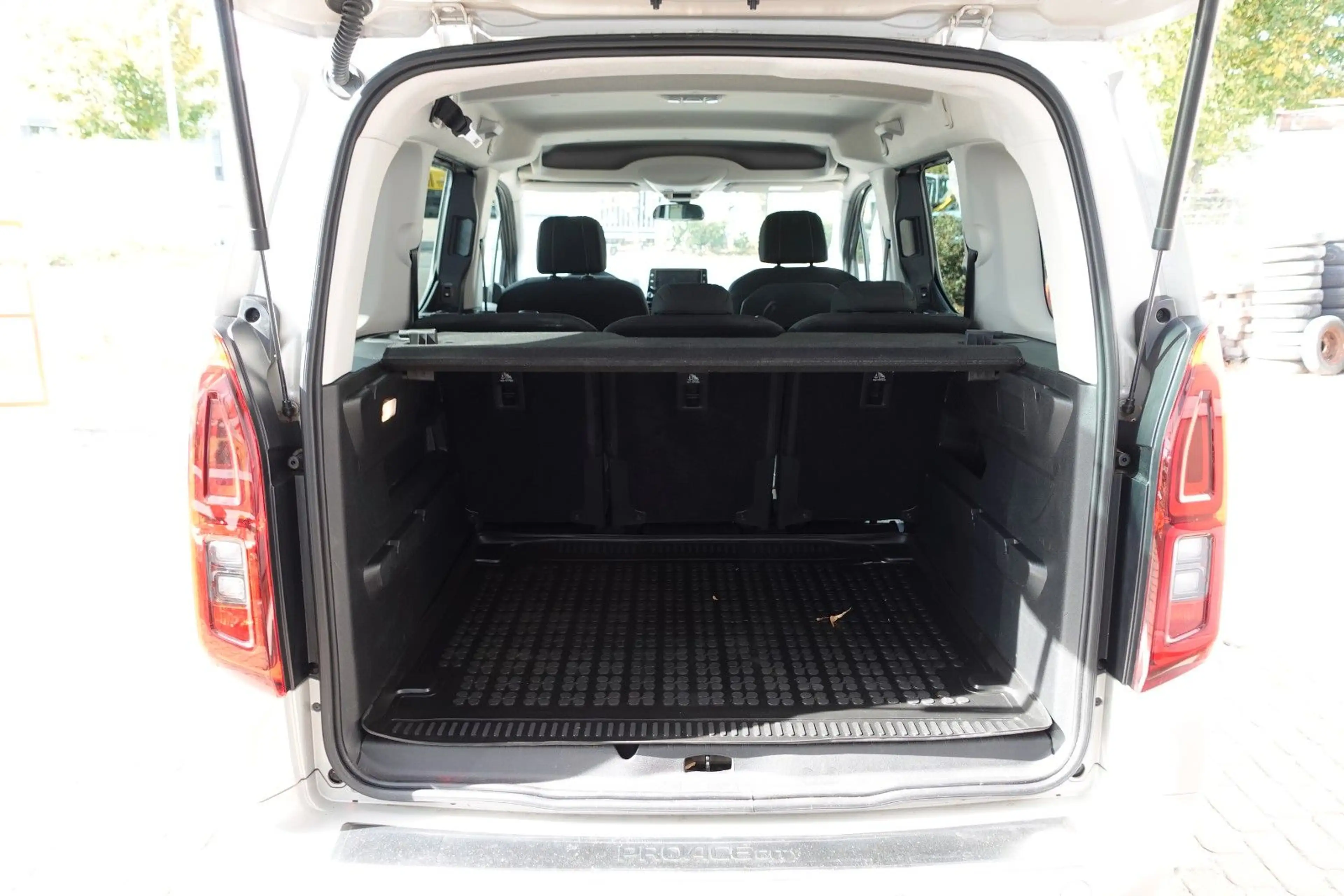 Toyota Proace 1,2l 81kW Team D 1J Relaxgarantie — photo 9