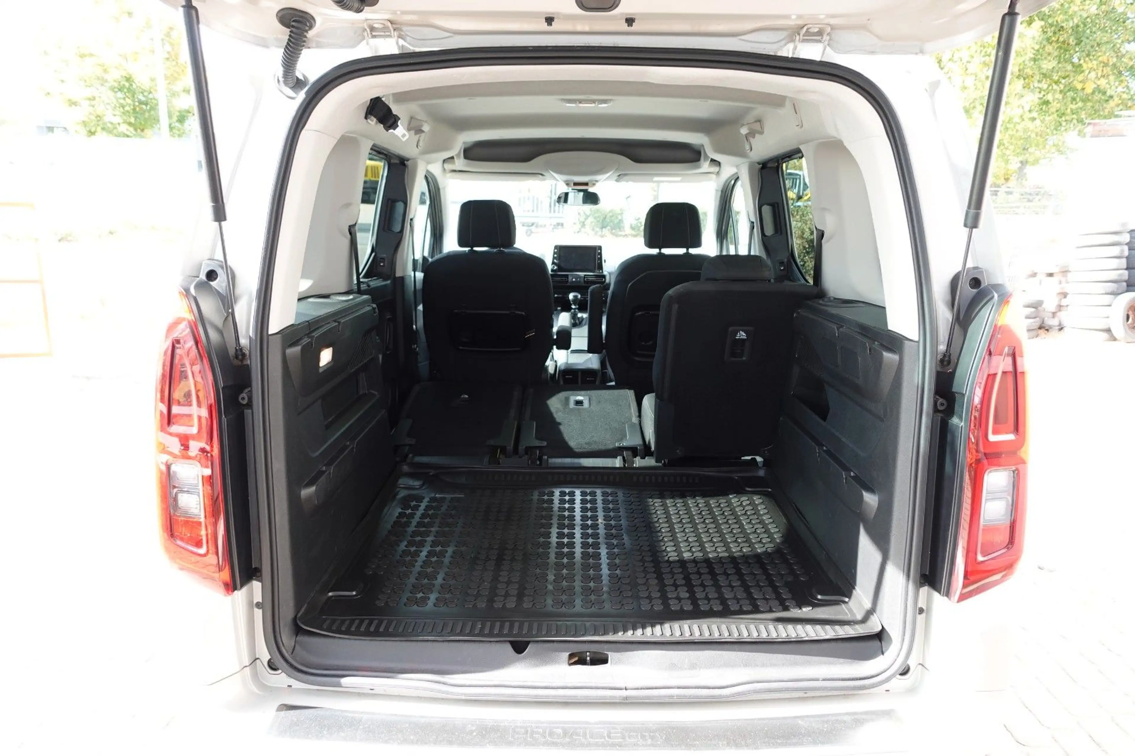 Toyota Proace 1,2l 81kW Team D 1J Relaxgarantie — photo 11