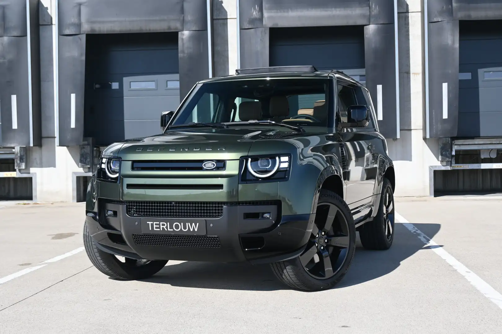 Land Rover Defender 90 5.0 P425 90 X-Dynamic HSE Grün - 1