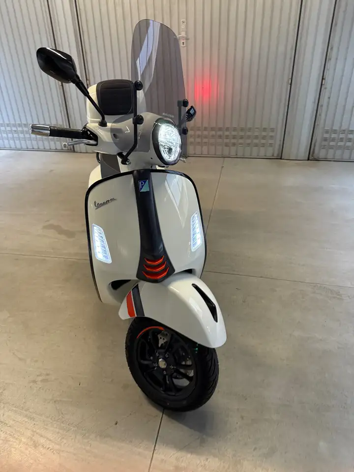 Vespa GTS Super Sport