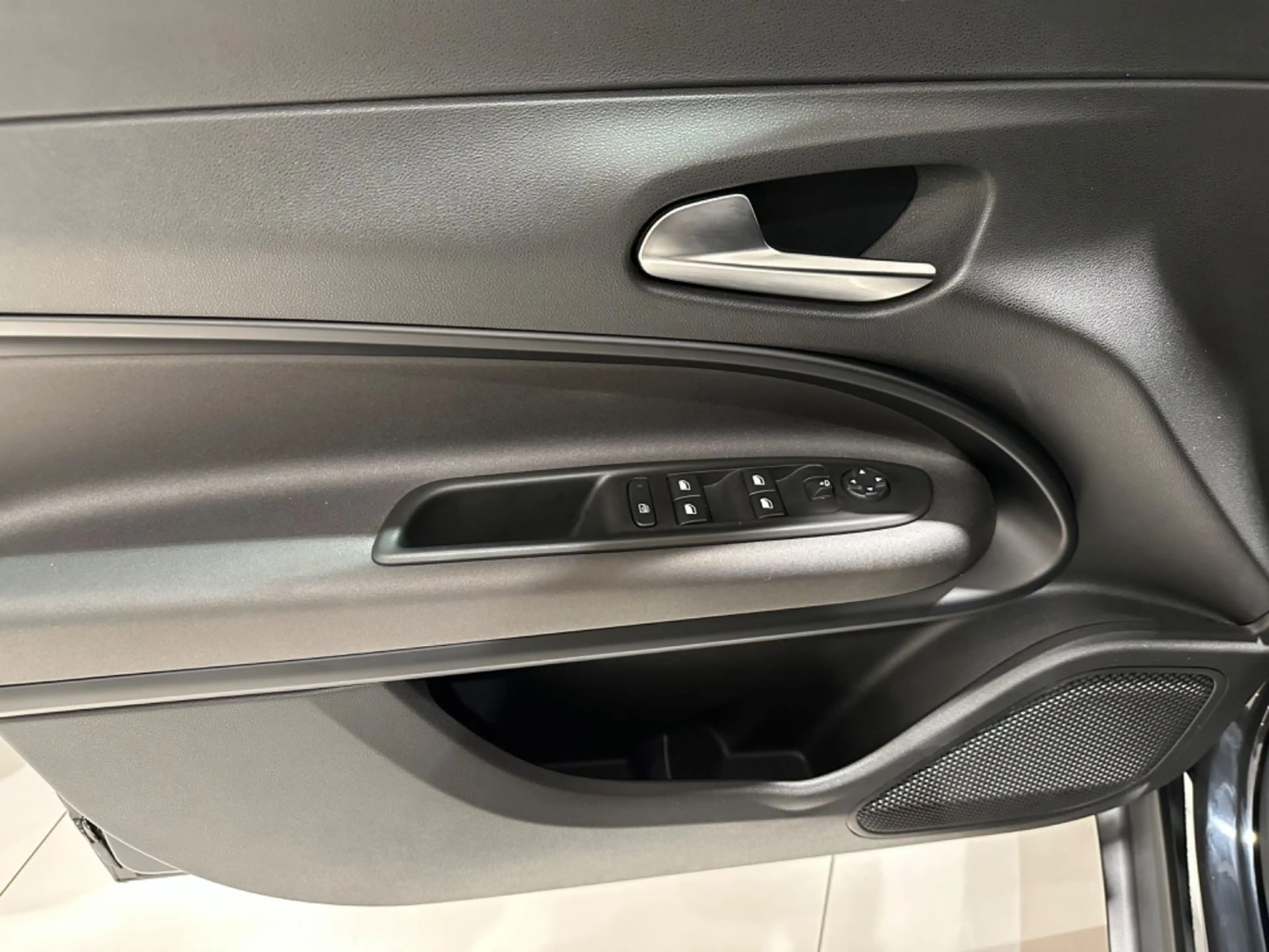 Alfa Romeo Junior Ibrida 1.2 VGT 48V-Hybrid 100 kW Speciale — photo 15